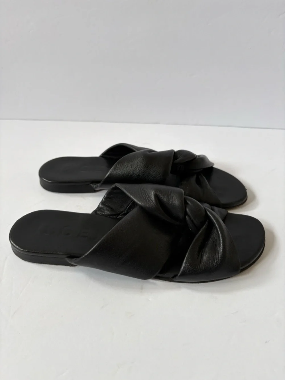 M.Gemi Natalia Puffed Leather Criss Cross Black Sandals Resort Cruise Coastal 38